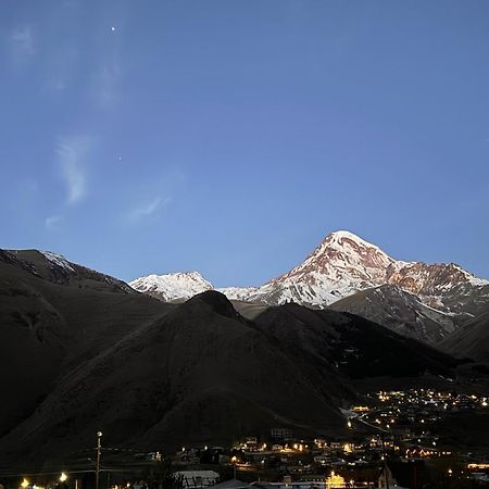 Family Hotel 7 Sisters Kazbegi Exteriör bild