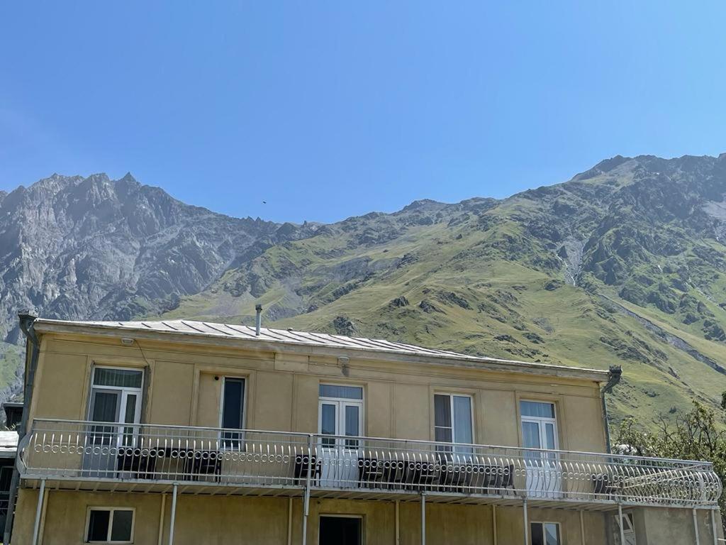 Family Hotel 7 Sisters Kazbegi Exteriör bild