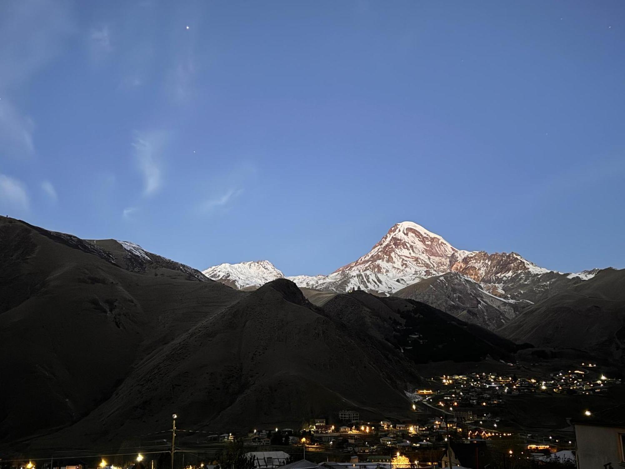 Family Hotel 7 Sisters Kazbegi Exteriör bild