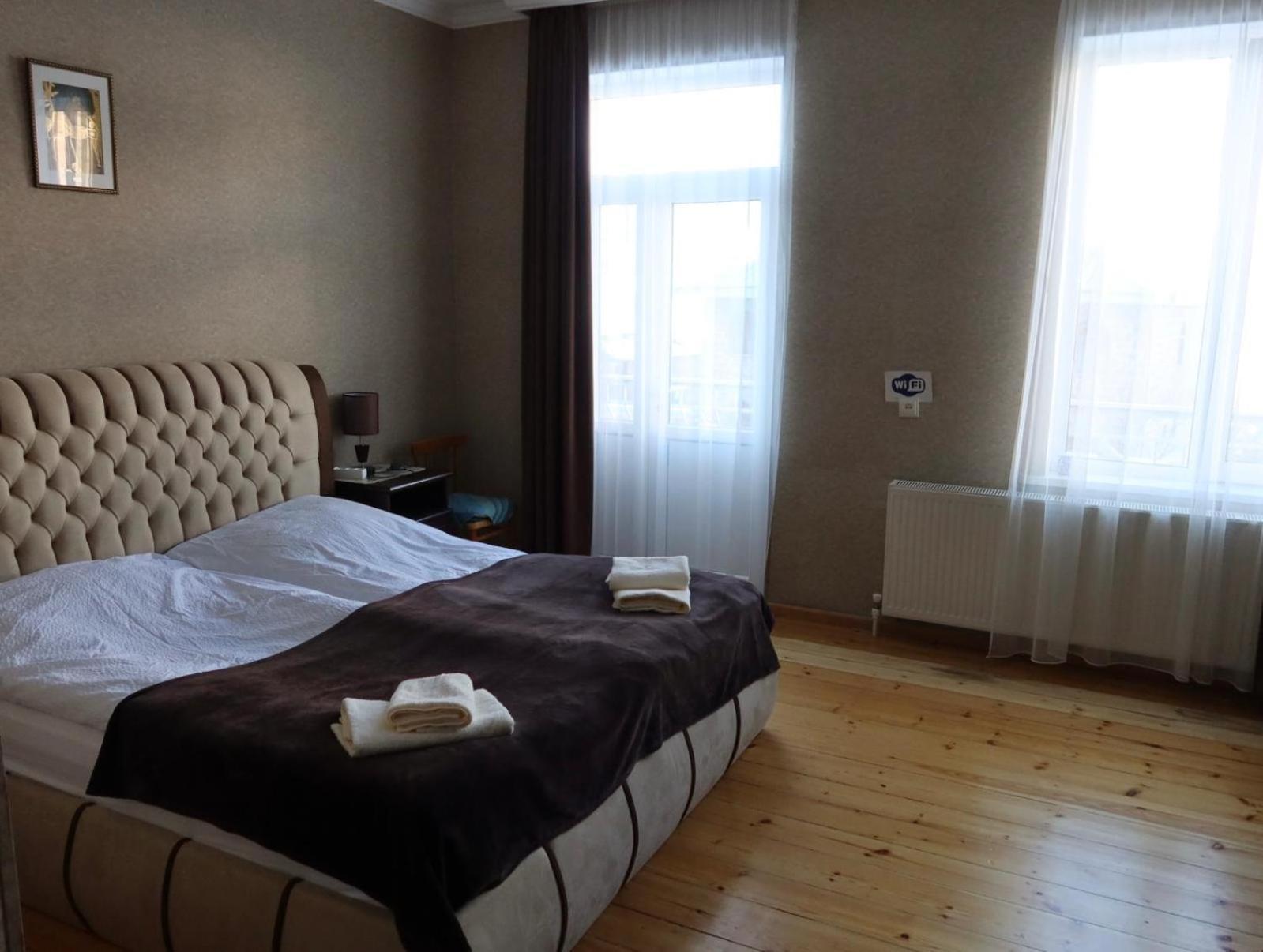 Family Hotel 7 Sisters Kazbegi Exteriör bild